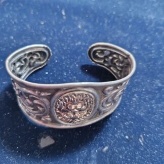 Brazalete de Plata Repujado