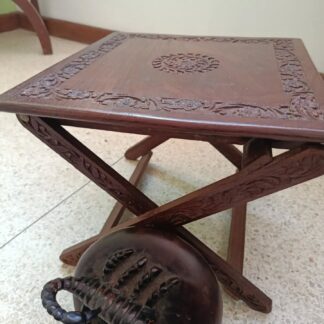 Mesa Plegable de Madera Tallada